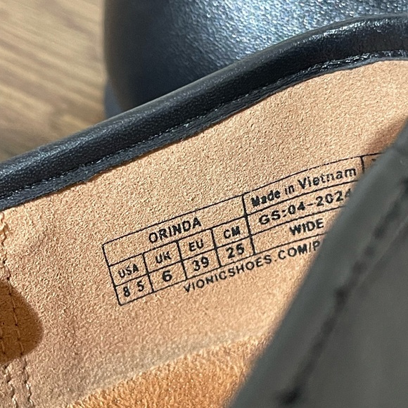 Vionic Black Leather Flats - Picture 5 of 6